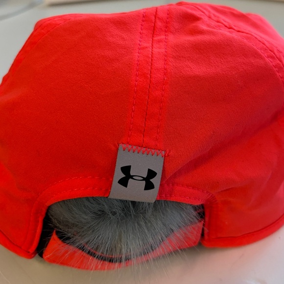 Under Armour Ultralight Running Hat. Fluorescent pink/orange - Picture 2 of 3